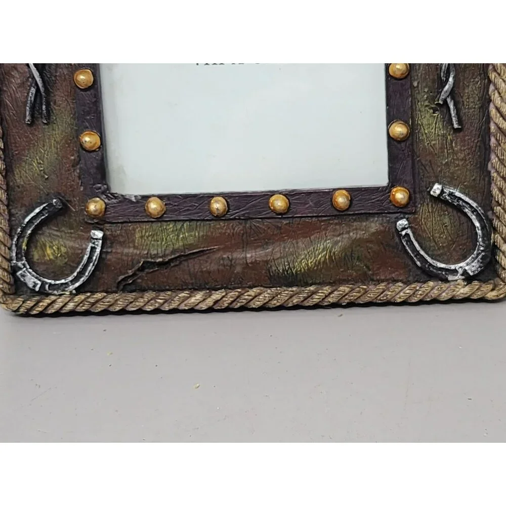 Horse-Themed Western Picture Frame With Barbed Wire‎ & Rope Details 4